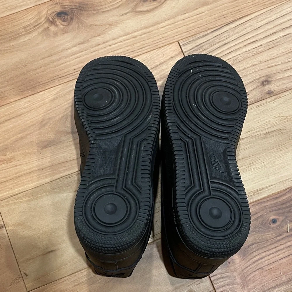 Nike Air Force 1 Black Women's Sneakers - Picture 7 of 7